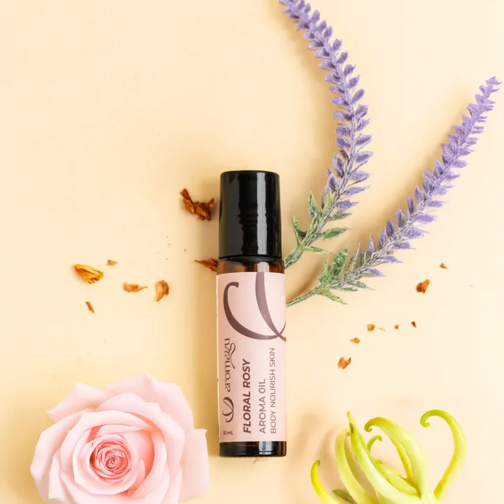 น้ำมันหอมระเหย Roll-on Floral Rosy จาก AROMAYU กลิ่นดอกไม้โทนกุหลาบ