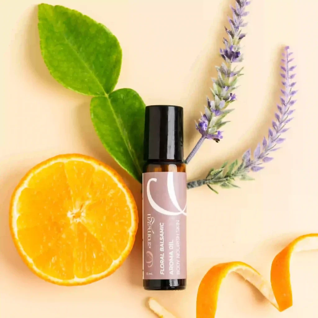 น้ำมันหอมระเหย Roll-on Floral Balsamic จาก AROMAYU ผสานลาเวนเดอร์ มาจอแรม และกระดังงา
