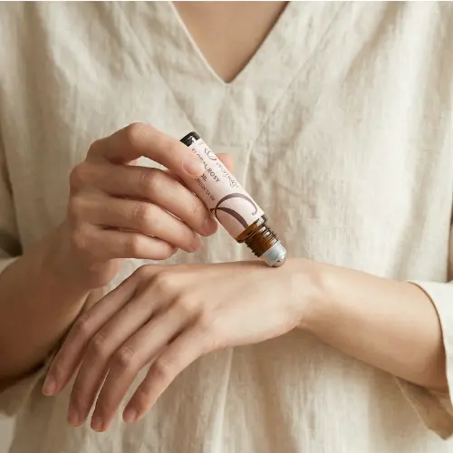 Dabbing Floral Rosy roll-on on the wrist to restore calm